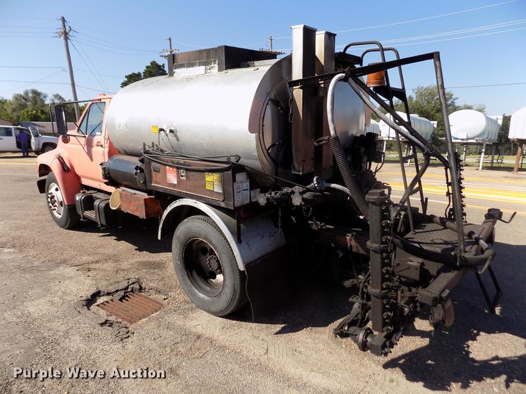 image for item ER9113 1998 Ford F800 oil distribution truck