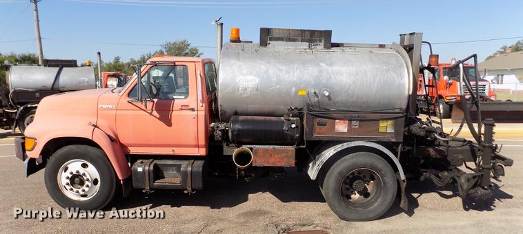 image for item ER9113 1998 Ford F800 oil distribution truck