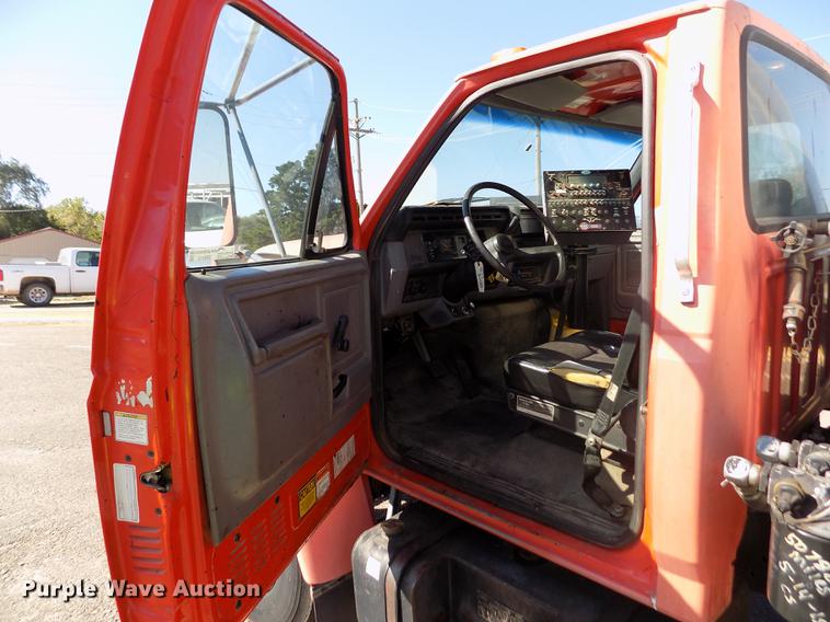 image for item ER9113 1998 Ford F800 oil distribution truck