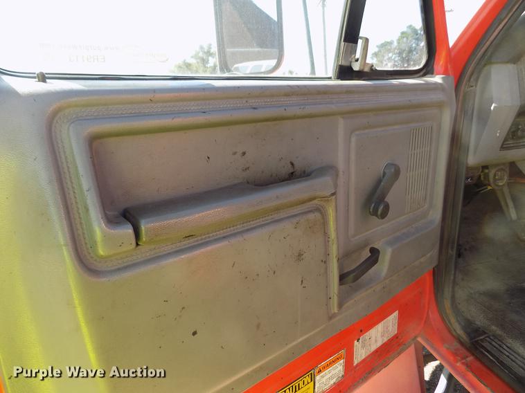 image for item ER9113 1998 Ford F800 oil distribution truck