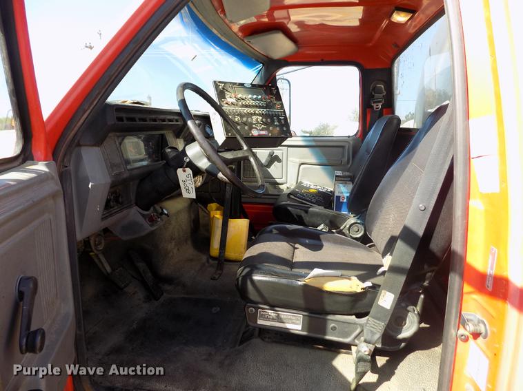 image for item ER9113 1998 Ford F800 oil distribution truck