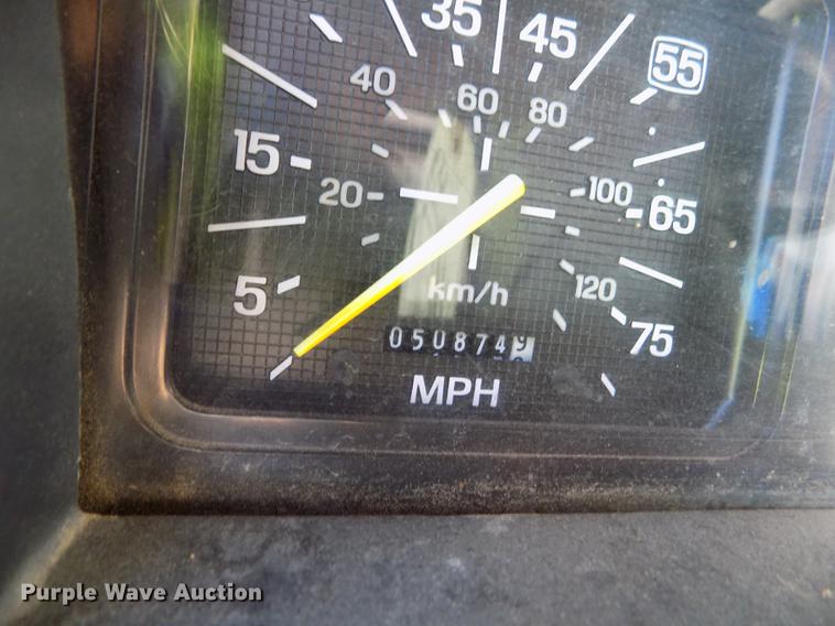 image for item ER9113 1998 Ford F800 oil distribution truck