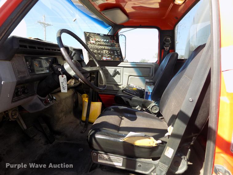 image for item ER9113 1998 Ford F800 oil distribution truck