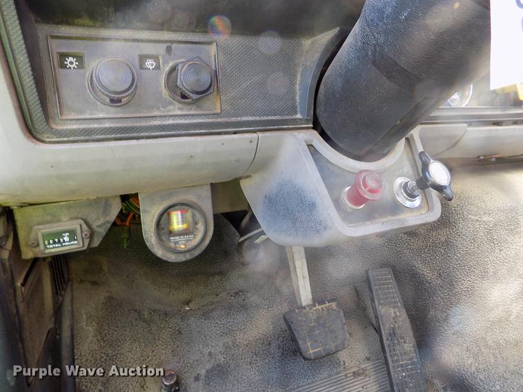 image for item ER9113 1998 Ford F800 oil distribution truck