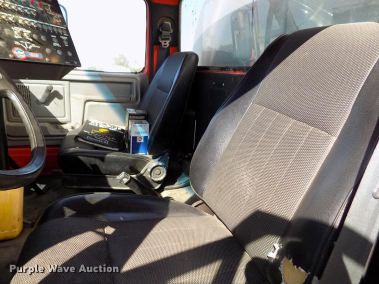 image for item ER9113 1998 Ford F800 oil distribution truck