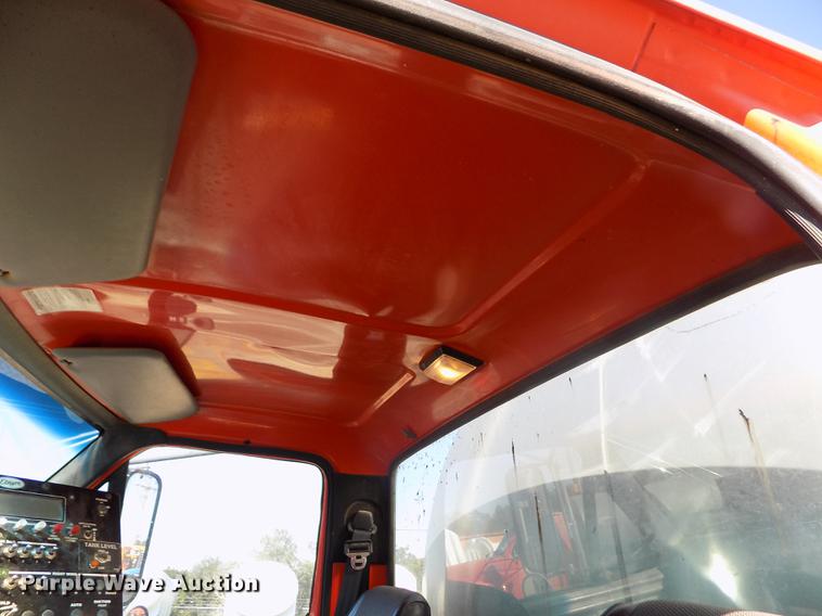 image for item ER9113 1998 Ford F800 oil distribution truck