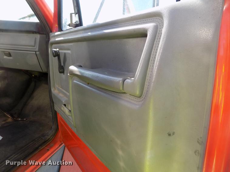 image for item ER9113 1998 Ford F800 oil distribution truck