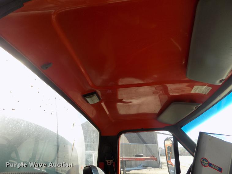 image for item ER9113 1998 Ford F800 oil distribution truck