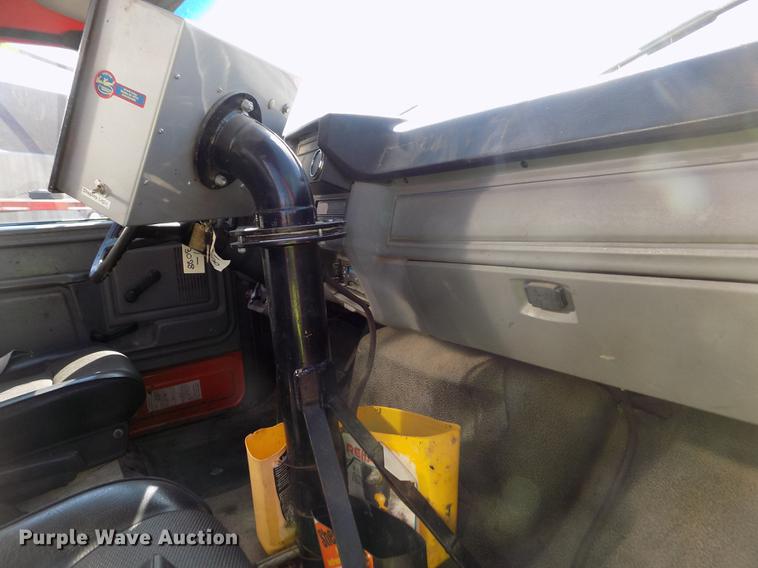 image for item ER9113 1998 Ford F800 oil distribution truck