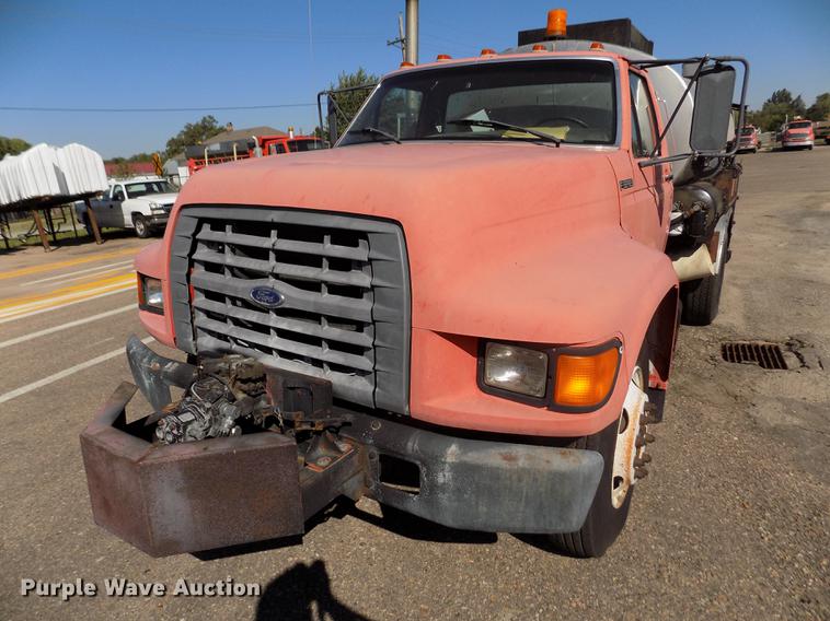 image for item ER9113 1998 Ford F800 oil distribution truck