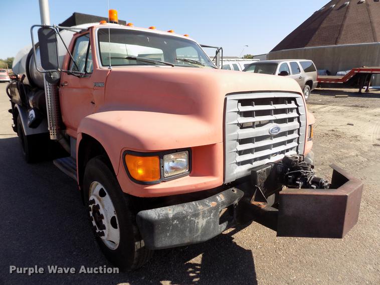 image for item ER9113 1998 Ford F800 oil distribution truck