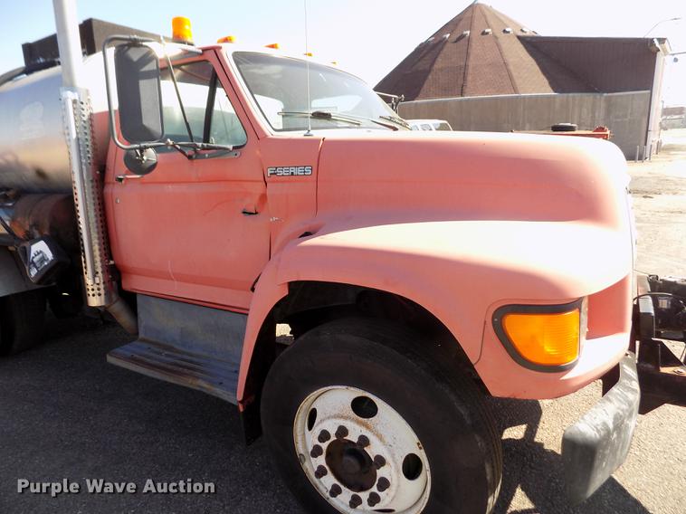 image for item ER9113 1998 Ford F800 oil distribution truck