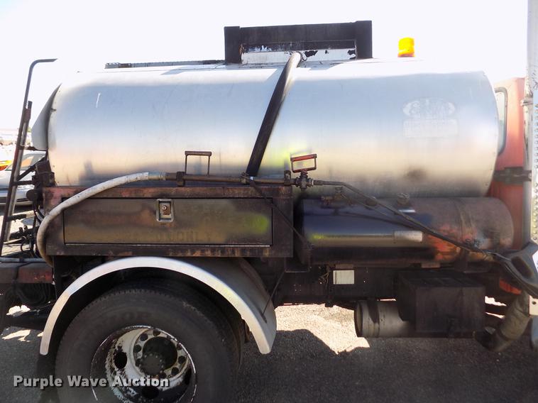 image for item ER9113 1998 Ford F800 oil distribution truck