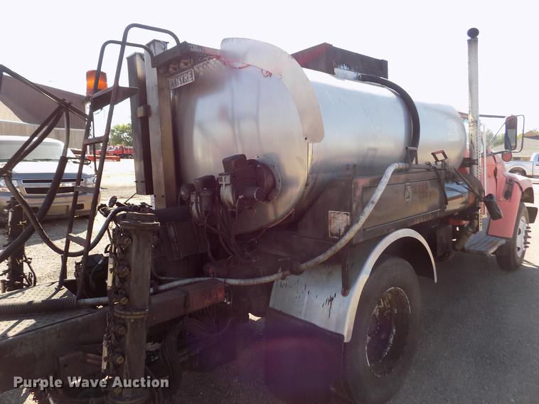 image for item ER9113 1998 Ford F800 oil distribution truck