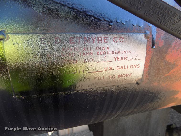 image for item ER9113 1998 Ford F800 oil distribution truck