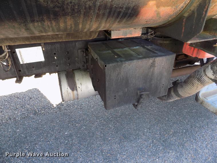 image for item ER9113 1998 Ford F800 oil distribution truck