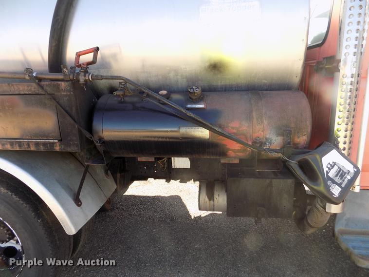 image for item ER9113 1998 Ford F800 oil distribution truck