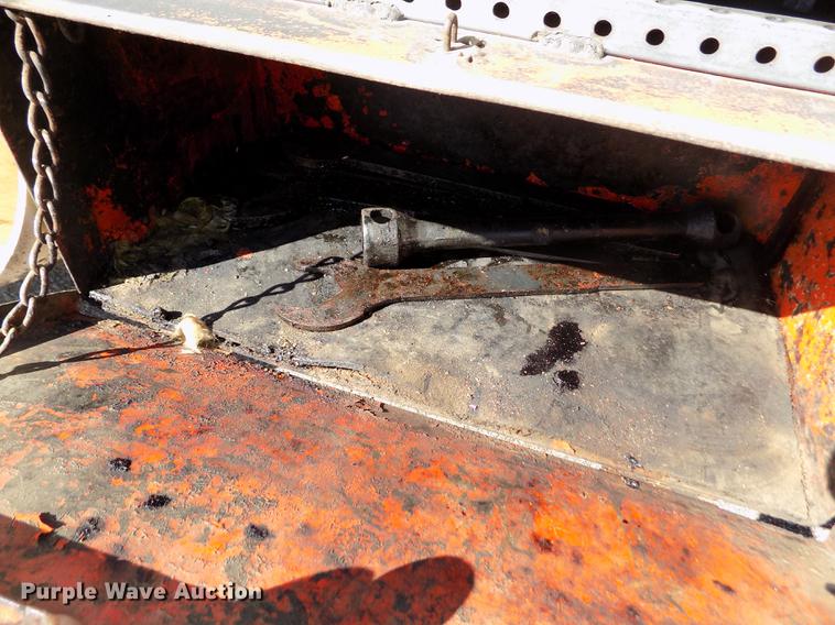 image for item ER9113 1998 Ford F800 oil distribution truck