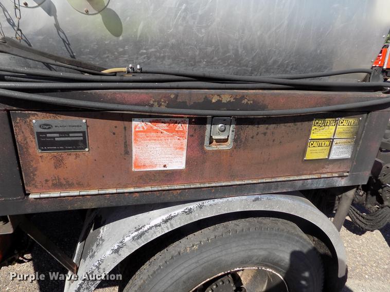 image for item ER9113 1998 Ford F800 oil distribution truck