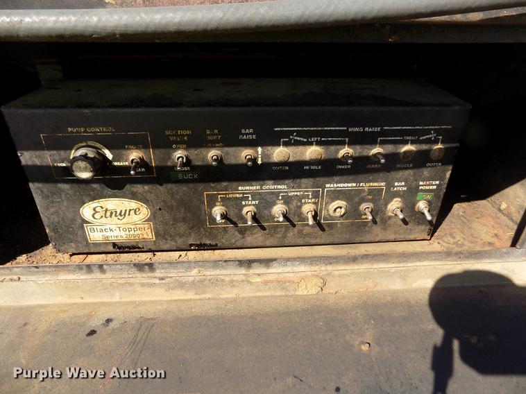 image for item ER9113 1998 Ford F800 oil distribution truck