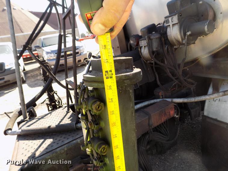 image for item ER9113 1998 Ford F800 oil distribution truck