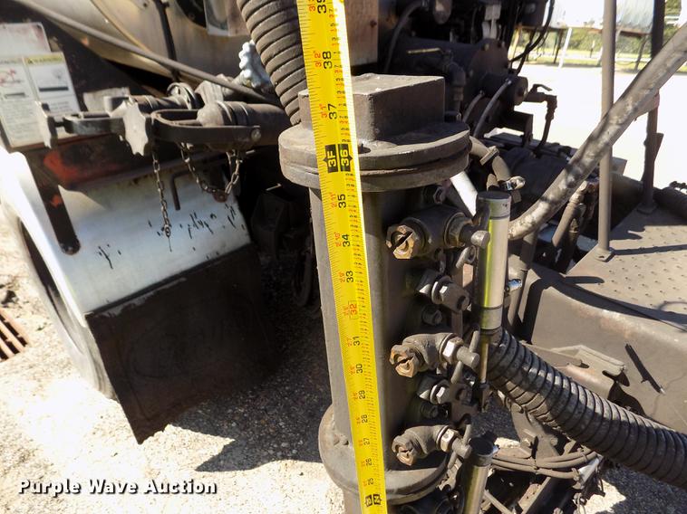 image for item ER9113 1998 Ford F800 oil distribution truck