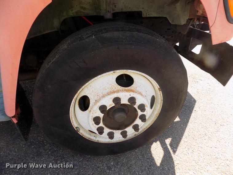 image for item ER9113 1998 Ford F800 oil distribution truck