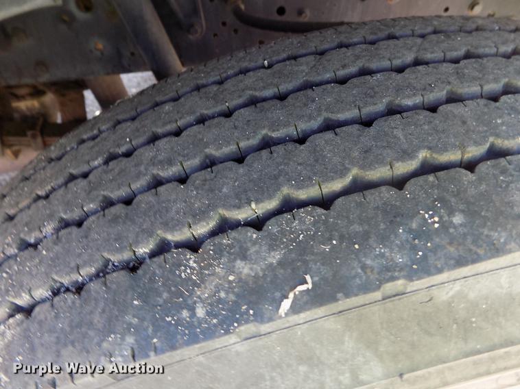 image for item ER9113 1998 Ford F800 oil distribution truck