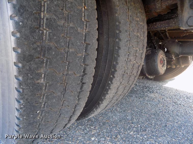 image for item ER9113 1998 Ford F800 oil distribution truck