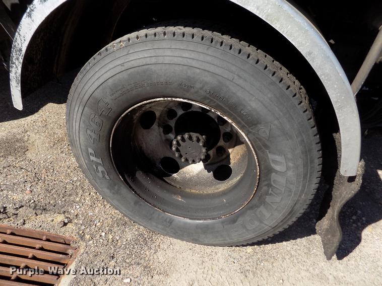 image for item ER9113 1998 Ford F800 oil distribution truck