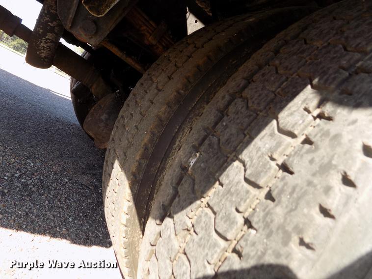 image for item ER9113 1998 Ford F800 oil distribution truck