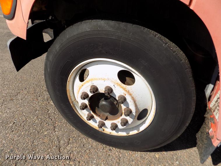 image for item ER9113 1998 Ford F800 oil distribution truck