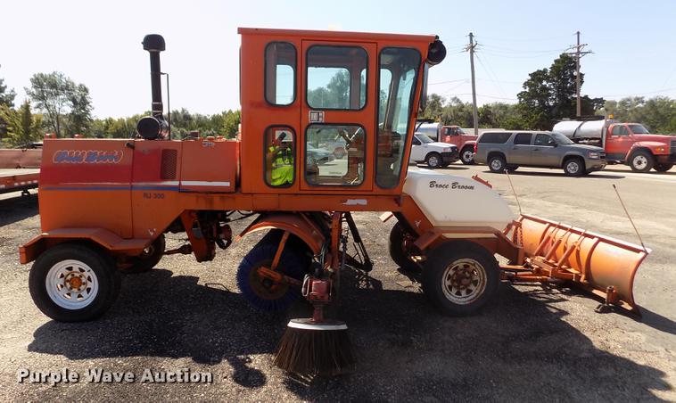 image for item ER9117 2006 Broce RJ-350 broom