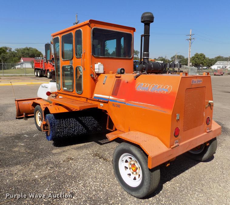 image for item ER9117 2006 Broce RJ-350 broom