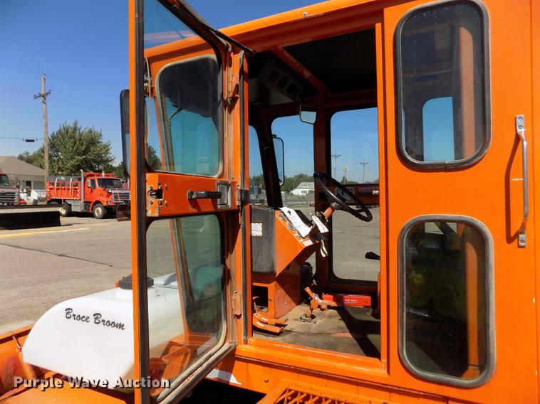 image for item ER9117 2006 Broce RJ-350 broom