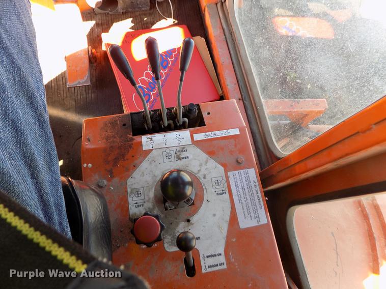 image for item ER9117 2006 Broce RJ-350 broom