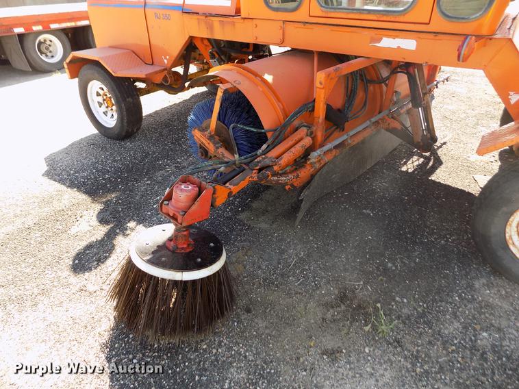 image for item ER9117 2006 Broce RJ-350 broom