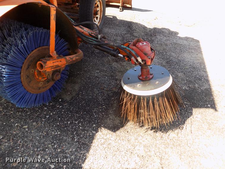 image for item ER9117 2006 Broce RJ-350 broom