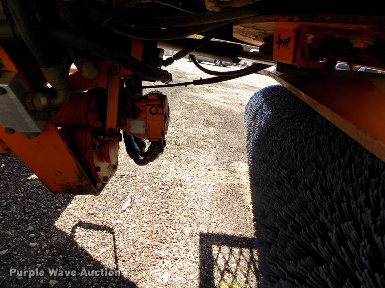 image for item ER9117 2006 Broce RJ-350 broom