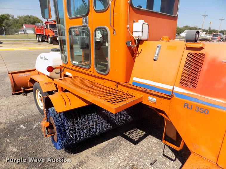 image for item ER9117 2006 Broce RJ-350 broom