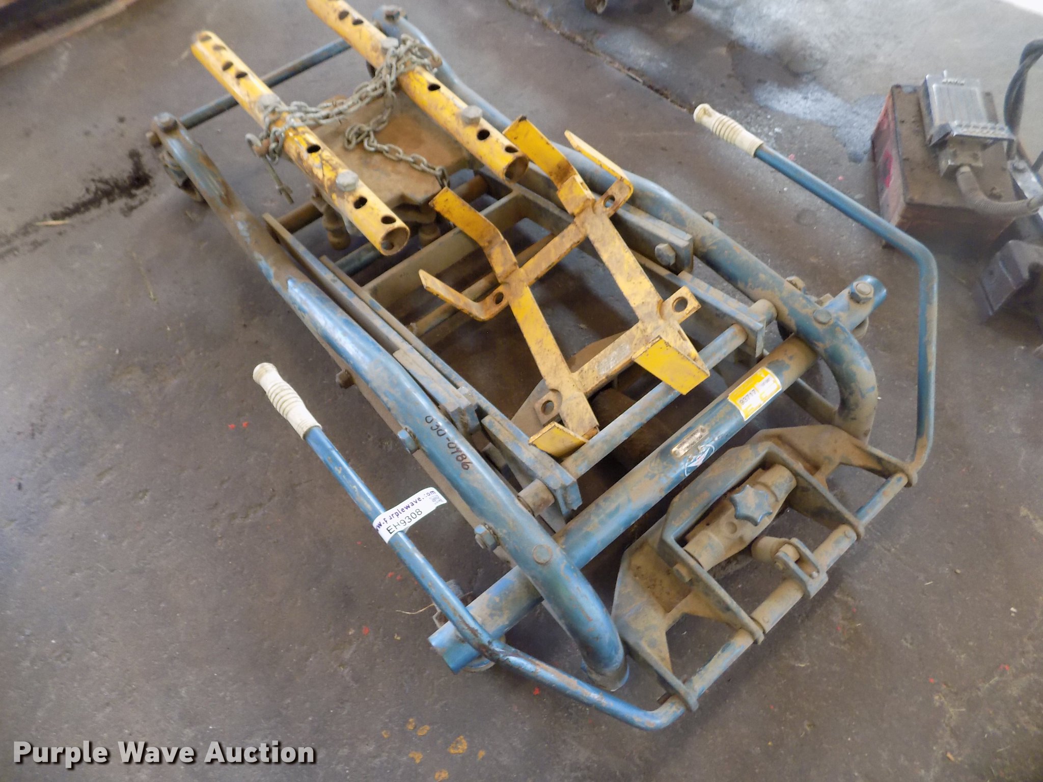 1986 Walker 93717 transmission jack in Norton, KS Item EH9308 sold Purple Wave