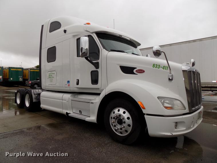 image for item DB8564 2013 Peterbilt 587 semi truck