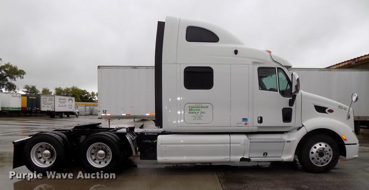 image for item DB8564 2013 Peterbilt 587 semi truck