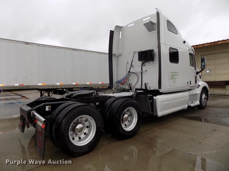 image for item DB8564 2013 Peterbilt 587 semi truck
