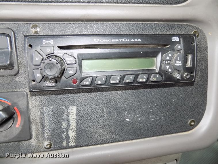 image for item DB8564 2013 Peterbilt 587 semi truck