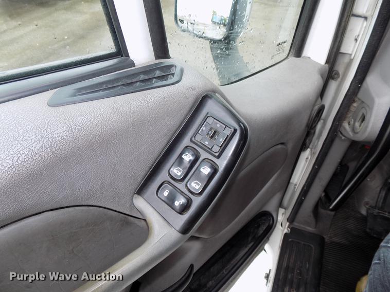 image for item DB8564 2013 Peterbilt 587 semi truck