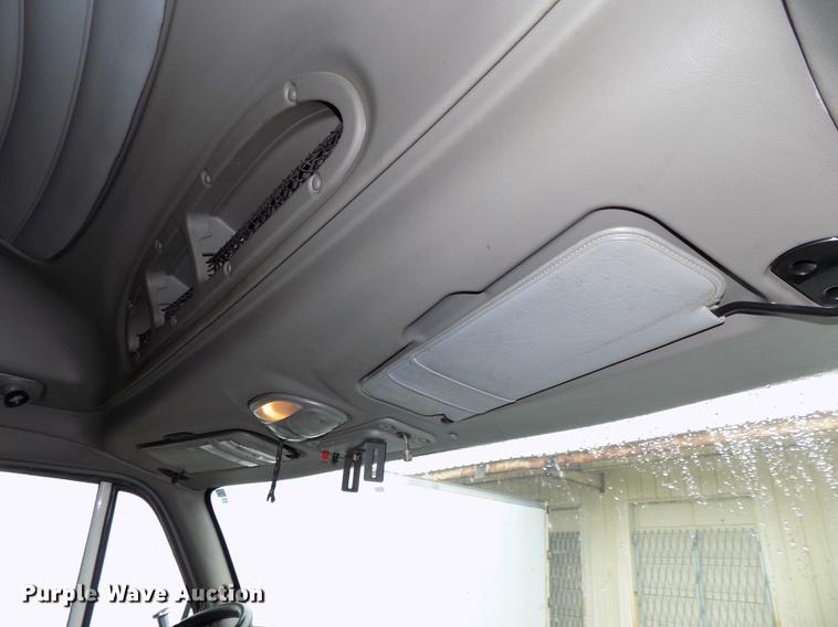 image for item DB8564 2013 Peterbilt 587 semi truck