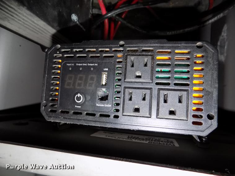 image for item DB8564 2013 Peterbilt 587 semi truck