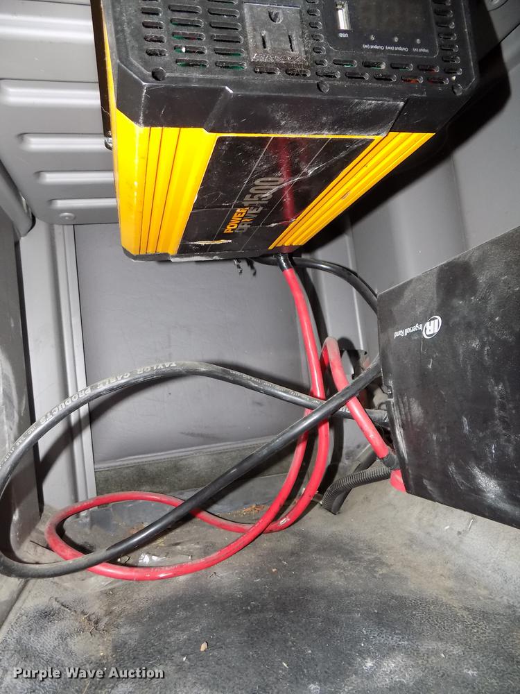 image for item DB8564 2013 Peterbilt 587 semi truck