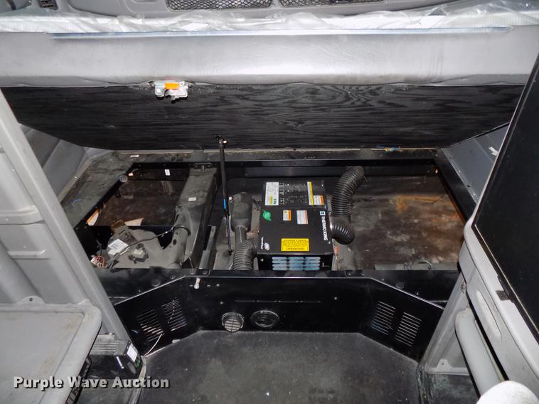 image for item DB8564 2013 Peterbilt 587 semi truck